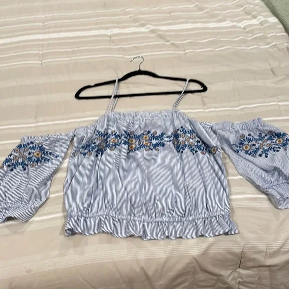 American Eagle Top - Picture 6 of 6